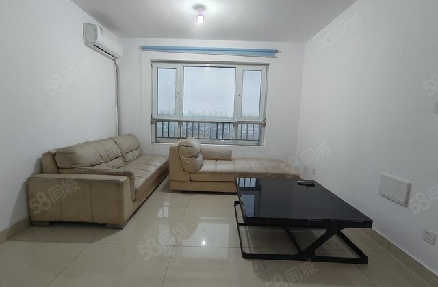 度假区，润景苑北邻望岳嘉苑中间楼层东边户三室两厅看房有钥匙