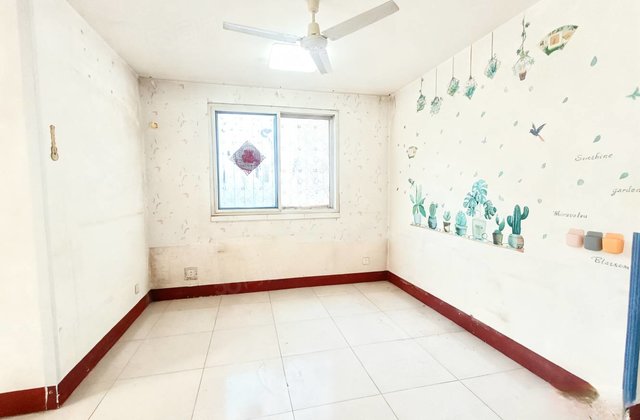 阳光花园 停车方便带地下室二楼东边户 免大税   汽车站紧邻