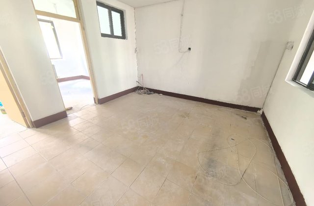 兴华路 东临 东昌中学附近 质监局家属院 三室免大税