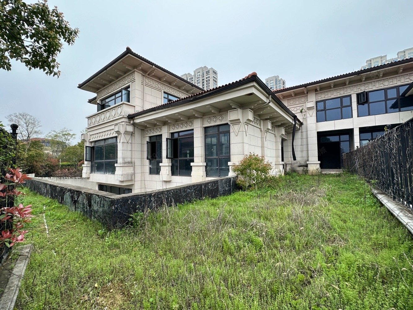 城泰凡尔赛宫(别墅)7室3厅4卫297㎡南北666万