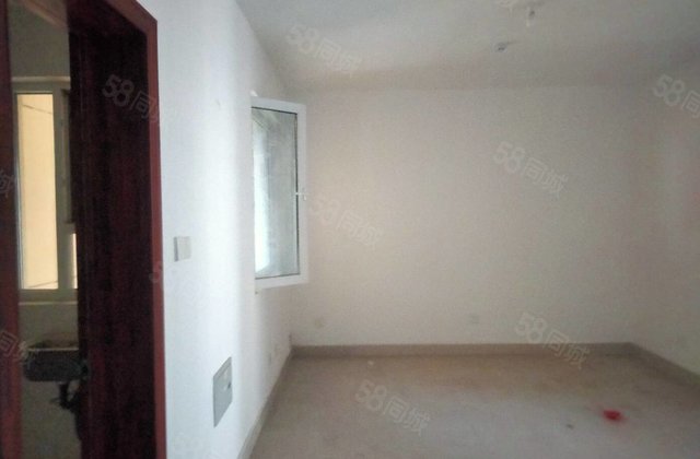 老文轩新小区电梯房，边户，好楼层，随时办手续，当天办胡。。扣