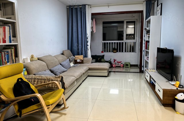 房东直卖，价格可议，冬暖夏凉，视野开阔，隐私空间，直面公园。