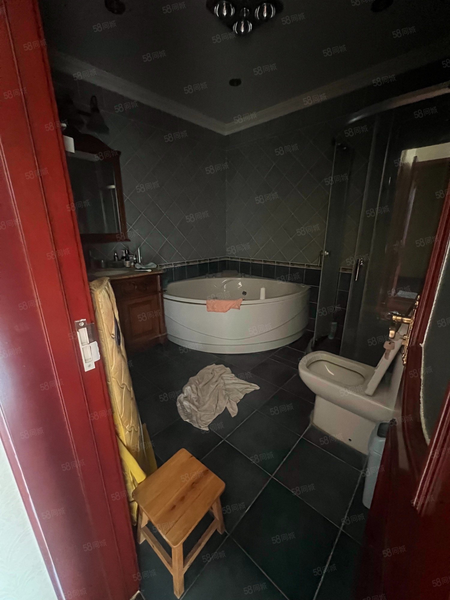 龍景灣甲區(qū)4室2廳3衛(wèi)203.53㎡南北405萬