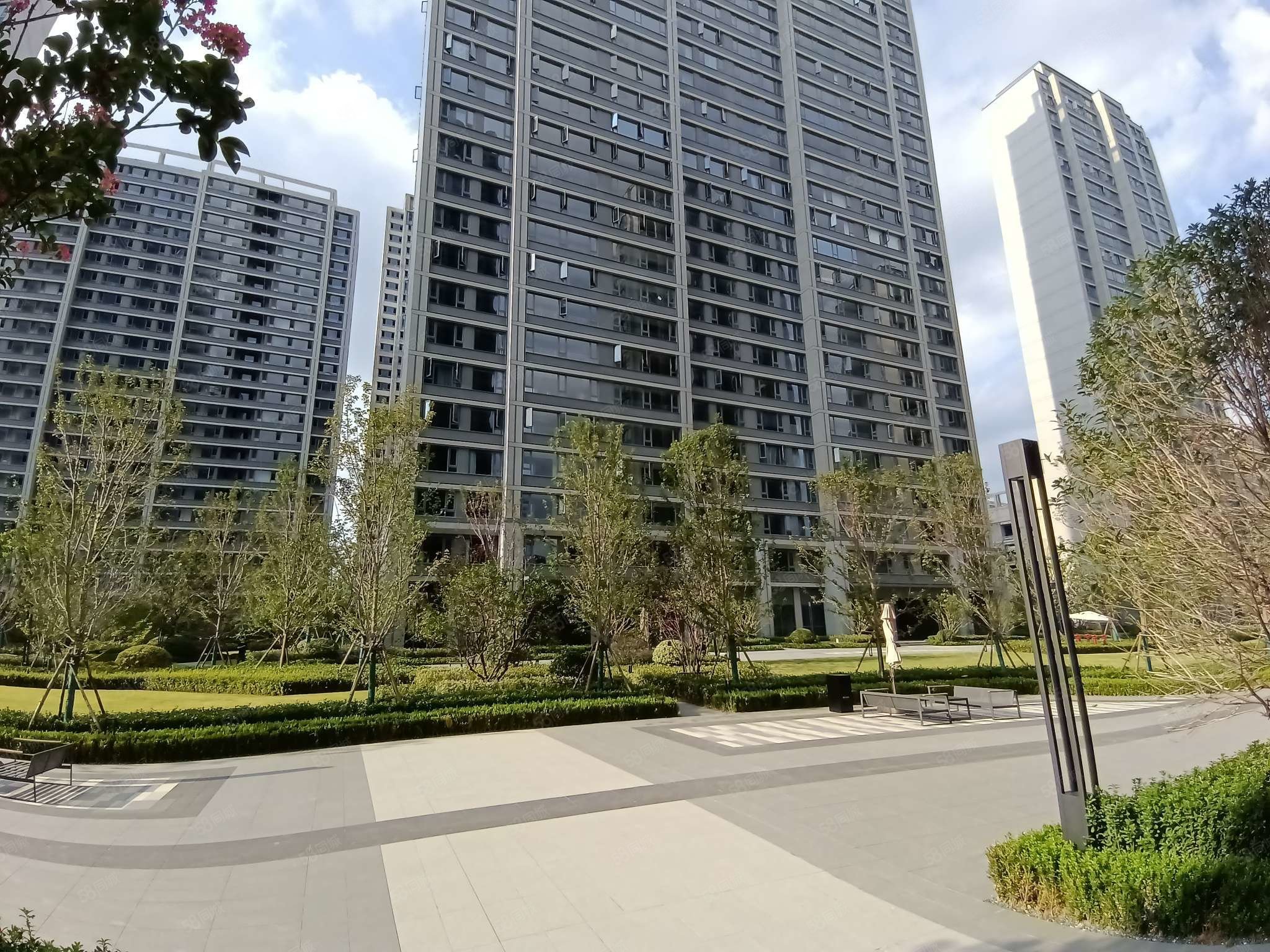 【10图】庐阳融创长江一号!精装3室两厅!南北通透235万!随时看房!