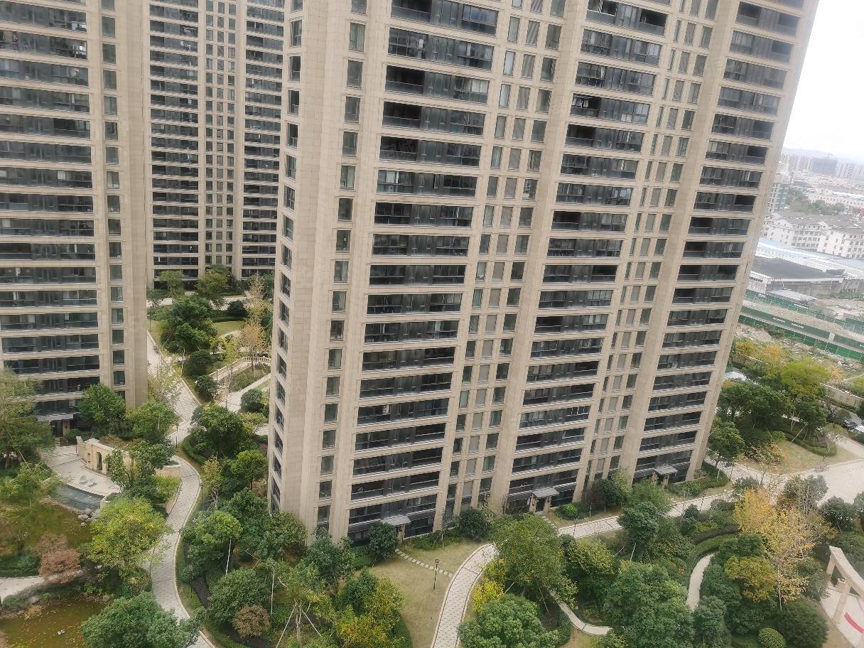 急售急售冠郡铭苑仅12200四室毛坯好楼层洪家