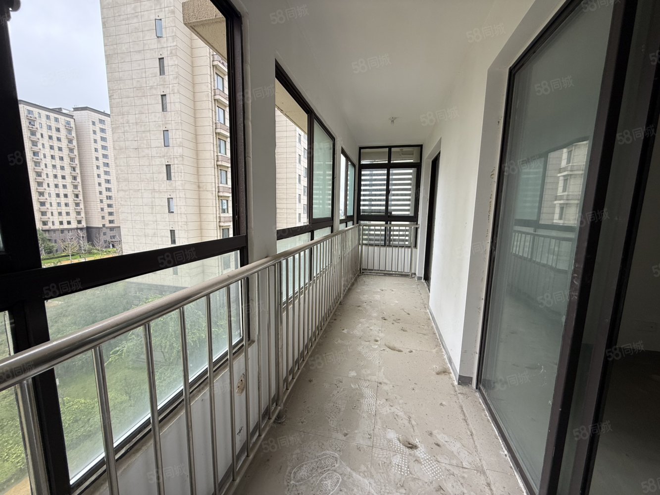 城投五里高小区4室2厅2卫120㎡南北38万