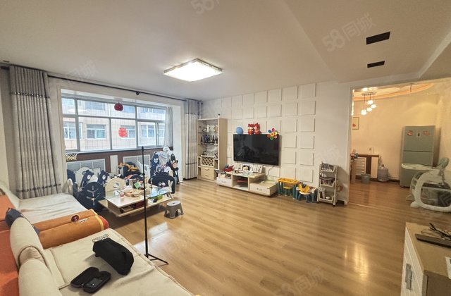 畅达路法院家属院小区3室2厅145㎡93万二手房图片