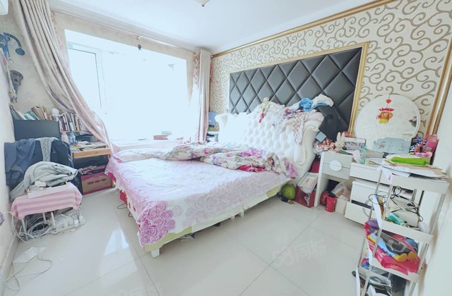 颐馨园二期，城市之尊，电梯房，带车位储，精装3室，阳光实验