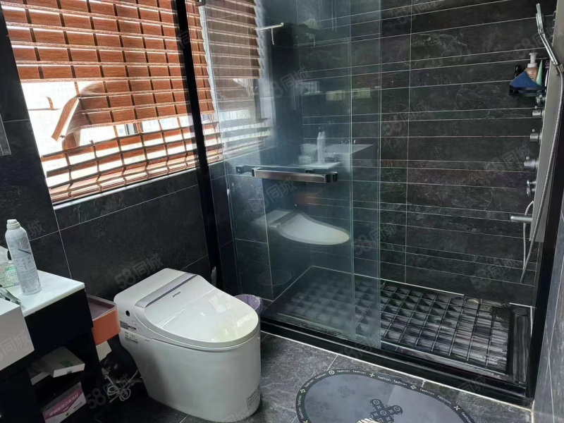 绿翠豪庭3室1厅2卫131.34㎡东南210万