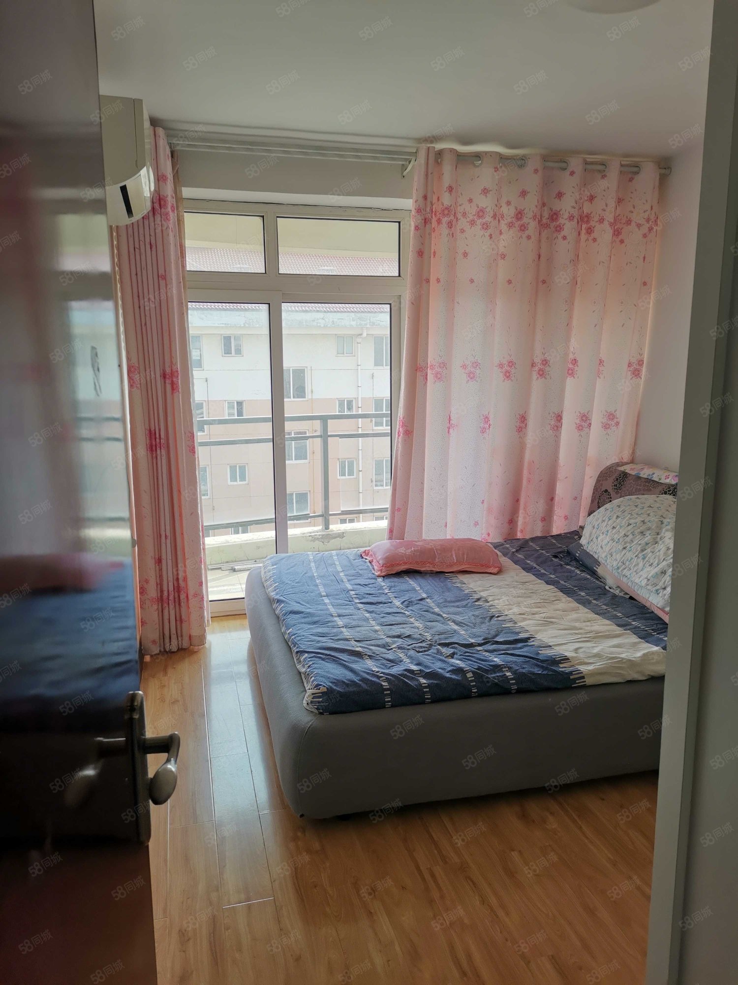 亲海花园3室2厅2卫135㎡南27万