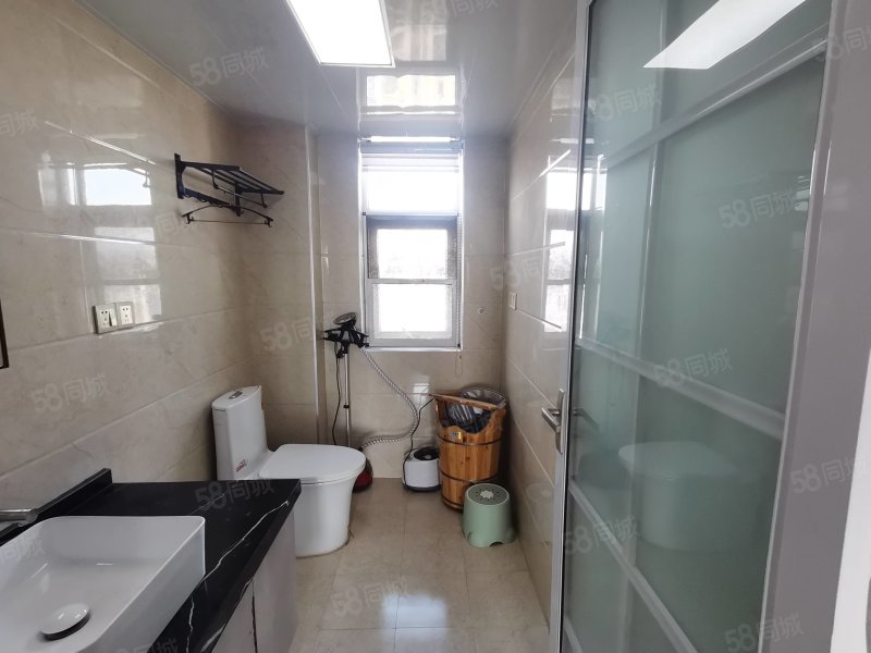 视野无遮挡 双卫生间 豪华精装 满二 交通便利,中建状元府-襄阳58同城