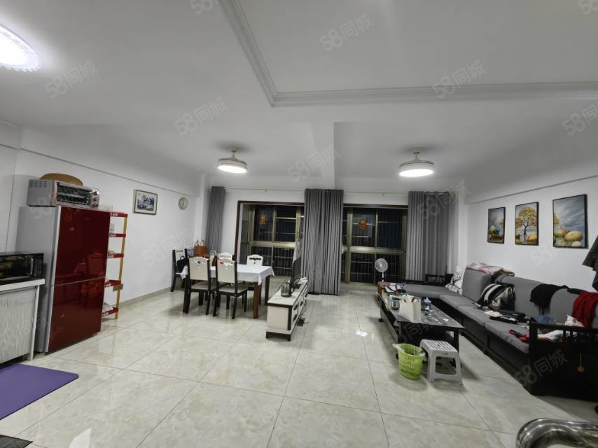 南洋广场4室2厅2卫180㎡南北99万