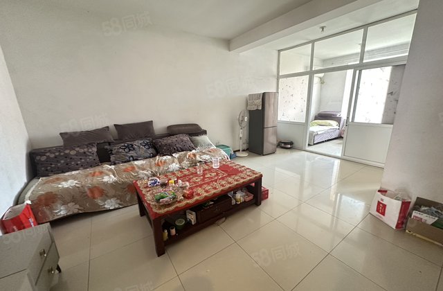 水晶城东区 紧邻建设路 三室 中间楼层 急售