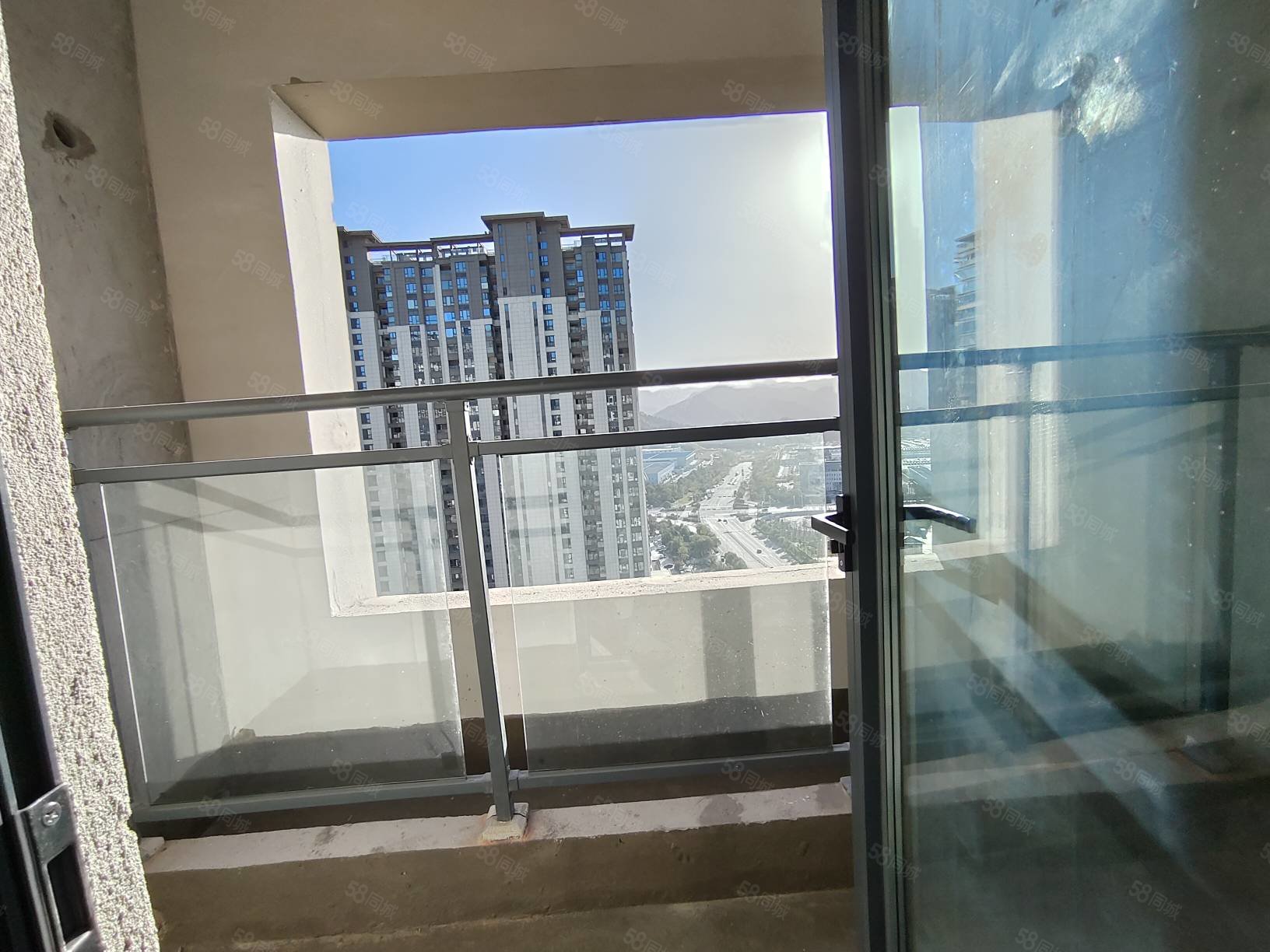 中国中铁世纪山水3室2厅2卫105㎡南北43万