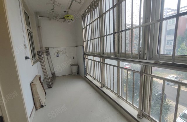 急售！紧邻莲湖新城！停车方便！送储！三室朝阳！