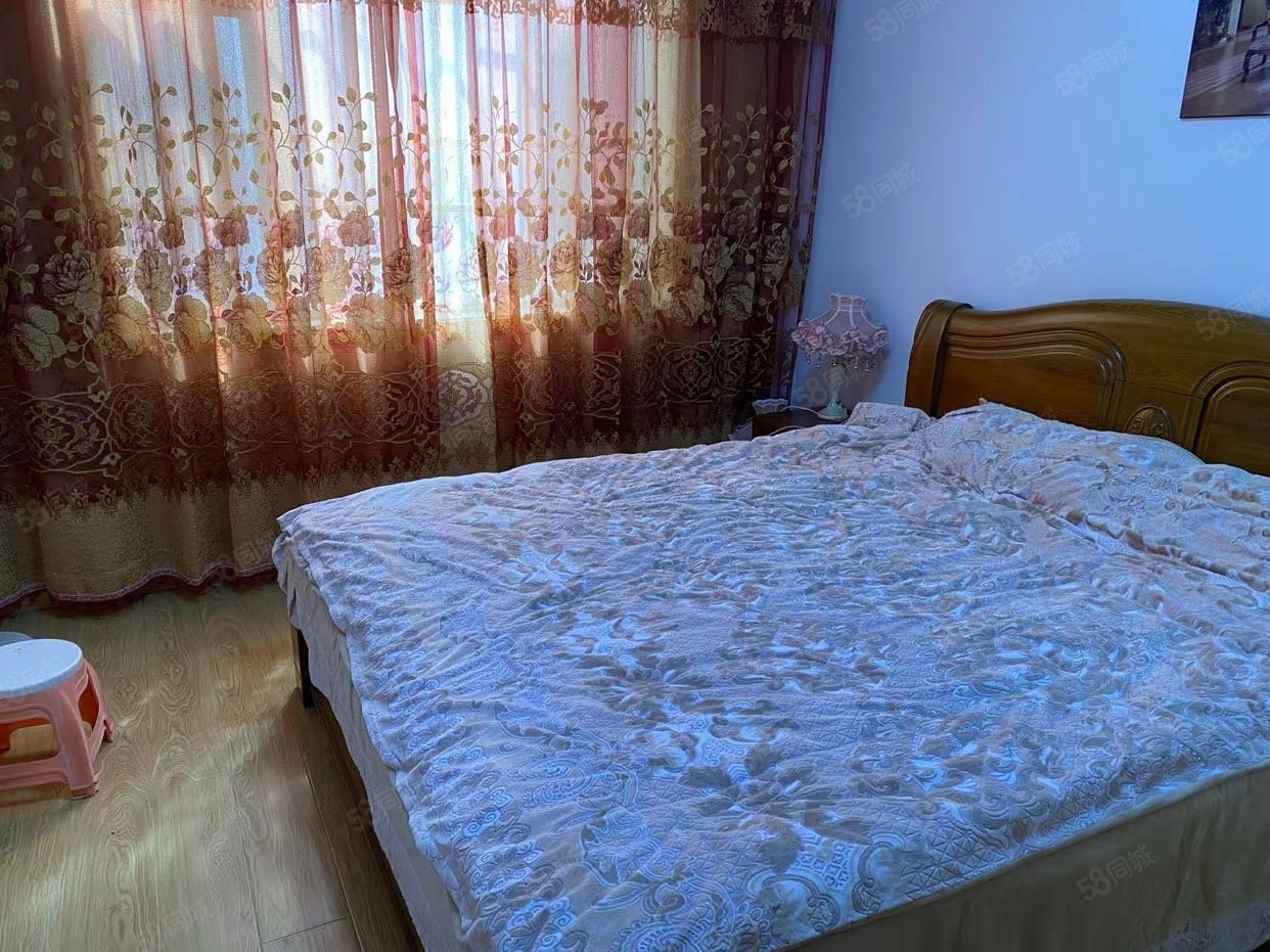 巨人印象小区3室2厅2卫116.47㎡南北58万