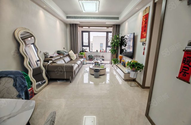 房龄新 阳光 实验 城市之尊 精装修 满二 带车位 储藏室