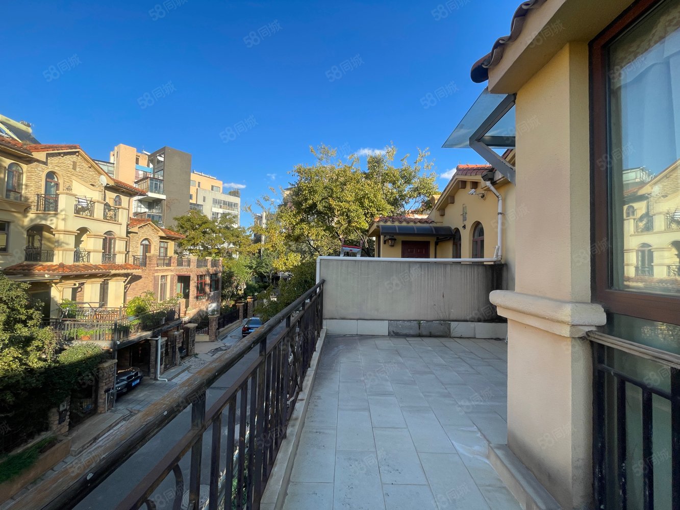 滇池卫城滟澜湾(别墅)5室3厅3卫174.89㎡南北460万