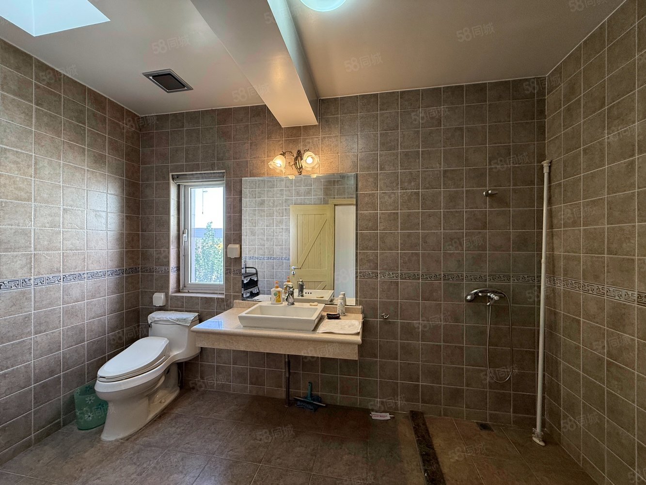 贏海莊園5室2廳3衛(wèi)335.61㎡南北1360萬