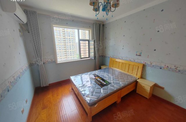 东昌丽都 四室   万带车位储带家具家电 小高层