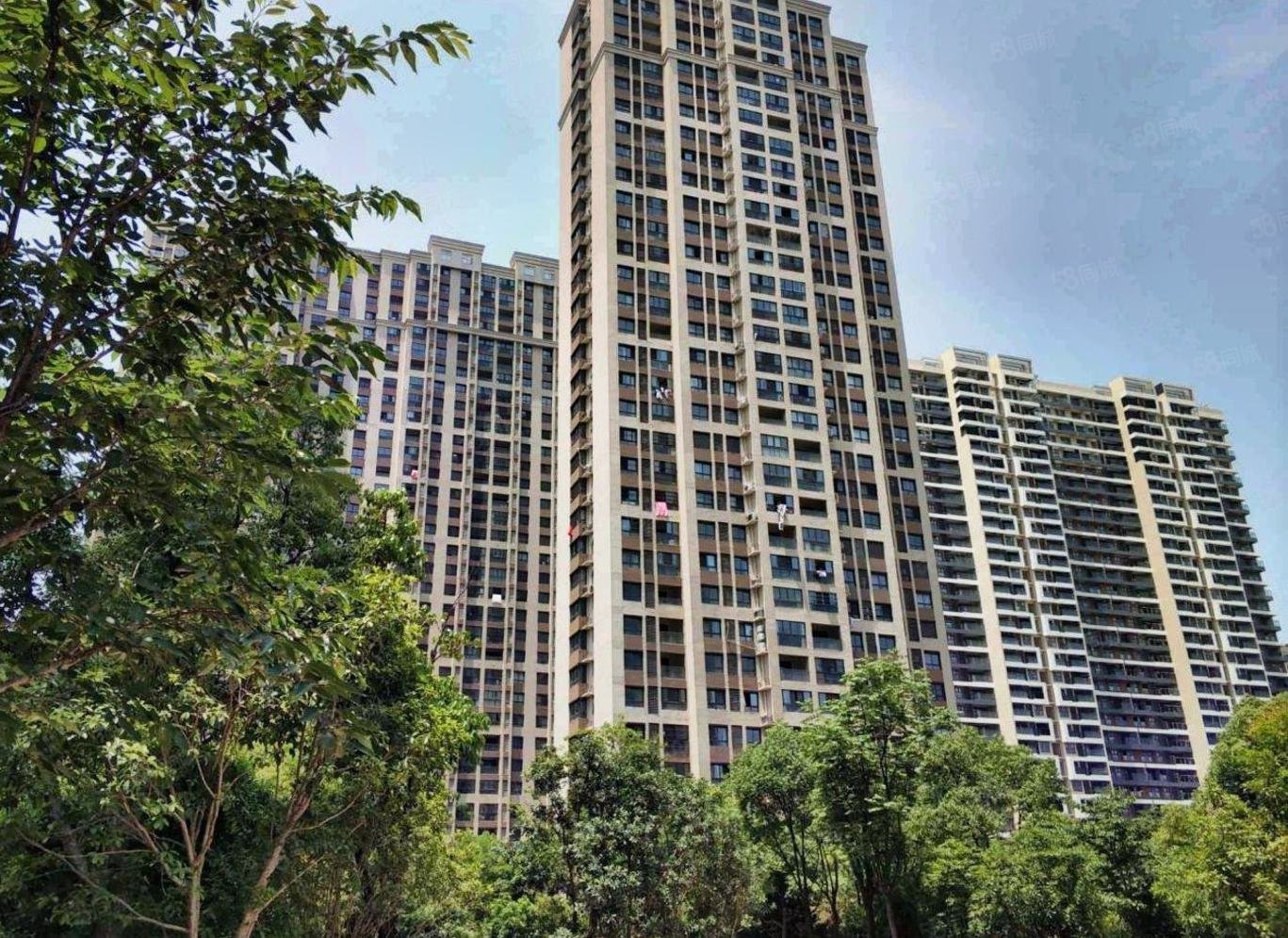 着急变现 婚装30万带车位 品质小区四季金辉 设施全  急售