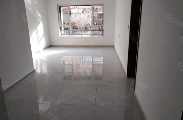 文轩外国语门口，刚交工的新房，带车位地下室，随时看房