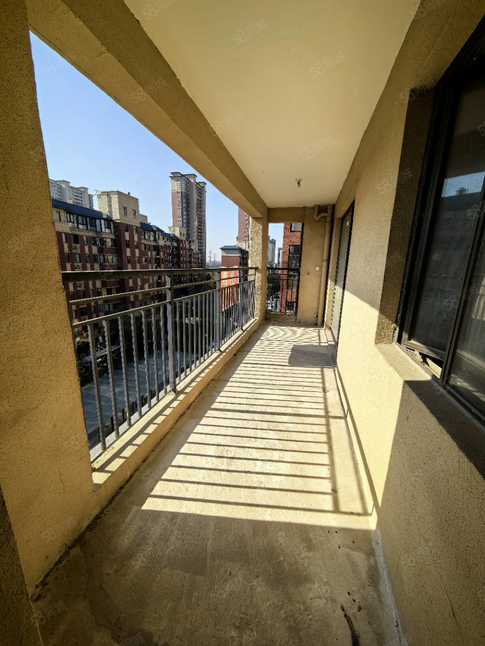 中铁诺德雍景台3室2厅2卫115㎡南北70万