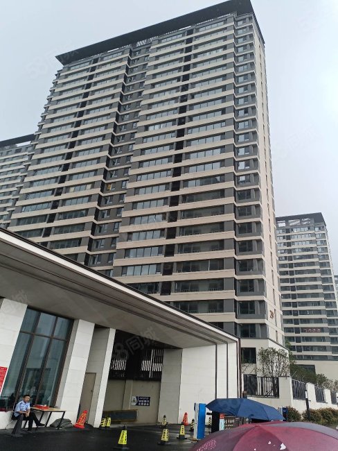 幸福里嘉苑4室2厅2卫185㎡南北145万