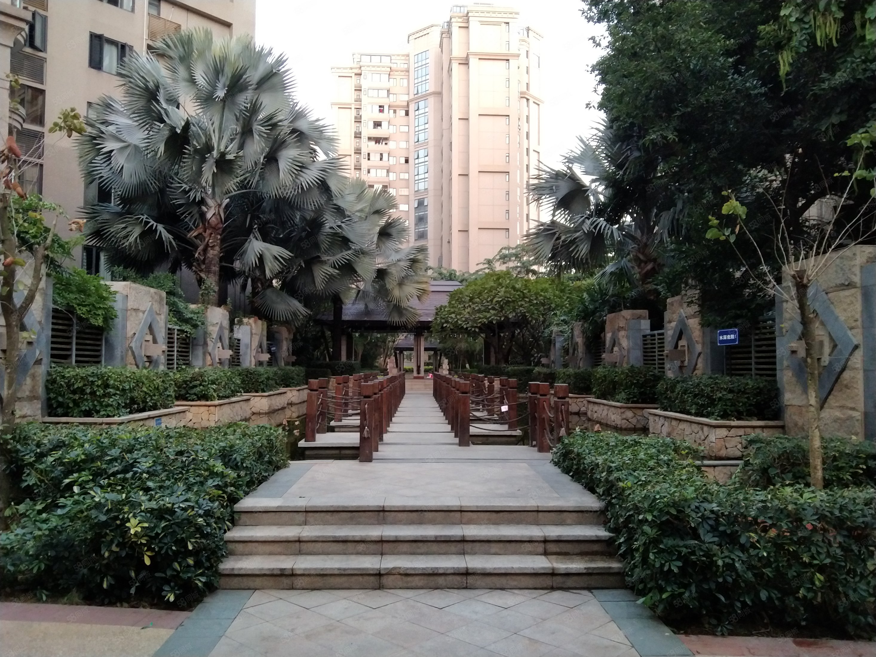 中骏蓝湾半岛近地铁正南朝向精装修楼层好商品房