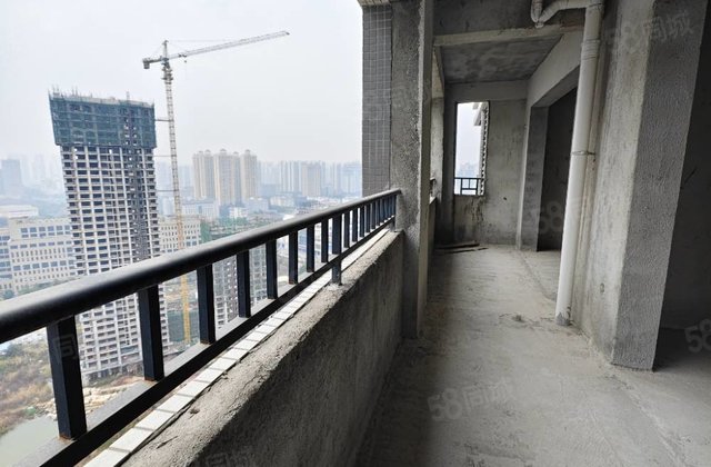 龙峰翠湖一号4室2厅130㎡40万二手房图片