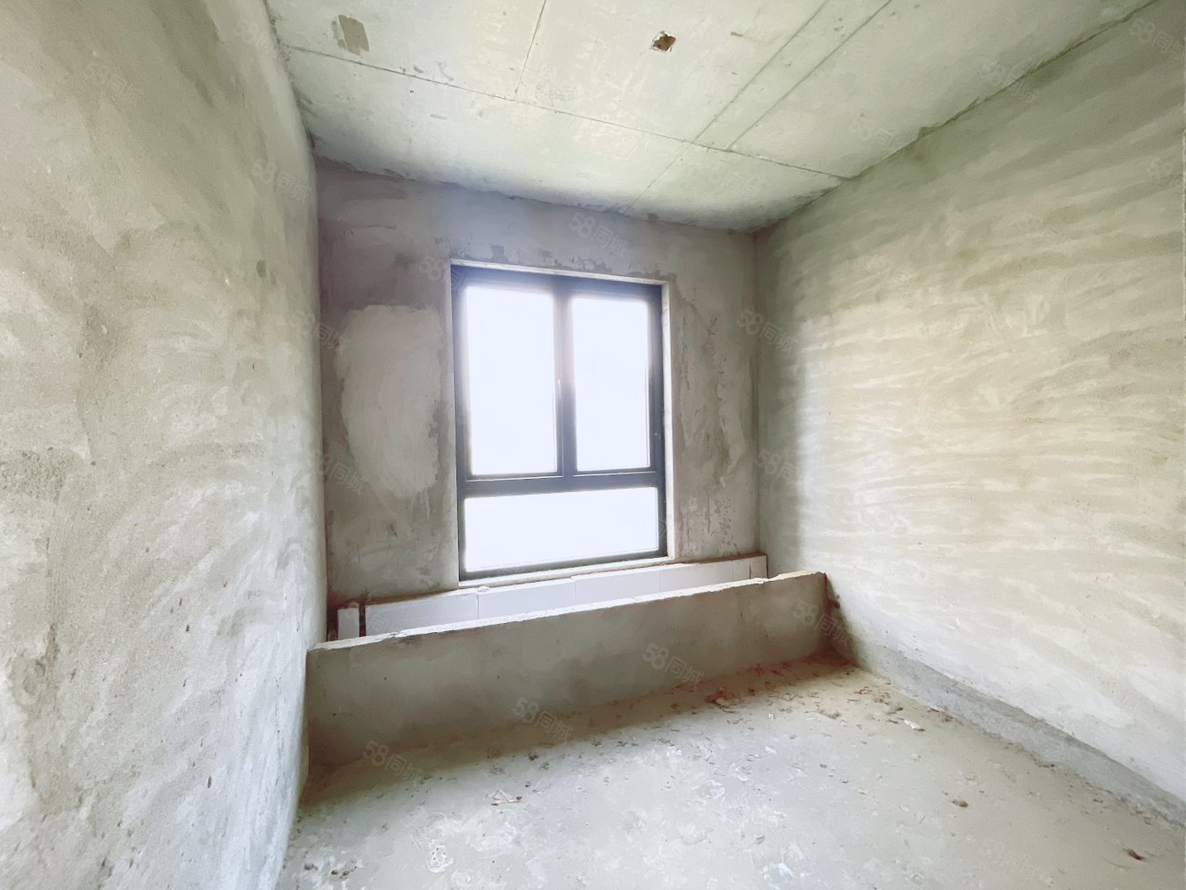 公元海3室2厅1卫96㎡南北39.8万