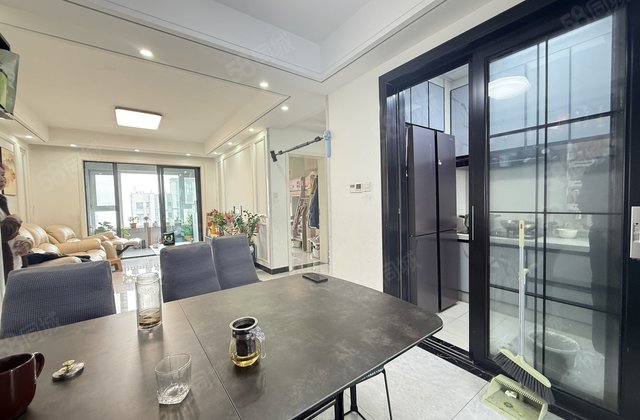 锦绣学府！  户型三叶草双阳台！免大税送车位！送家具家电！