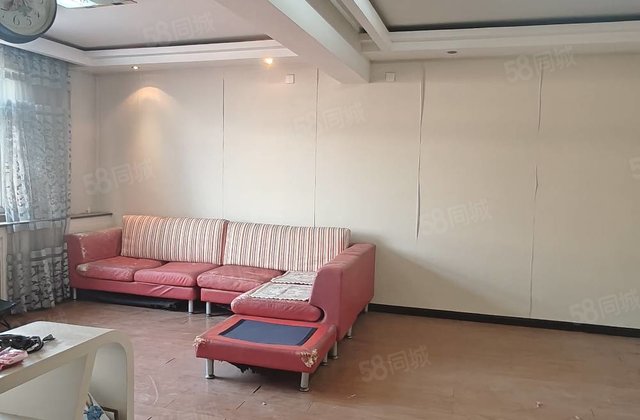 房馨安公寓三室朝阳！送阁楼！送储藏室！停车方便！