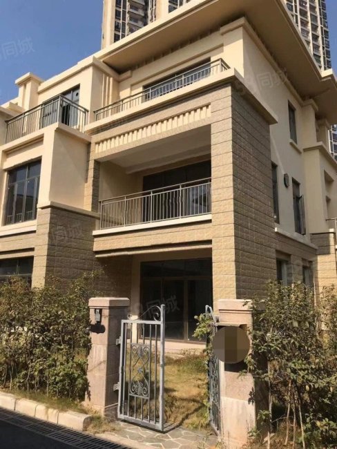 御河湾花园(别墅)6室3厅4卫270㎡南640万