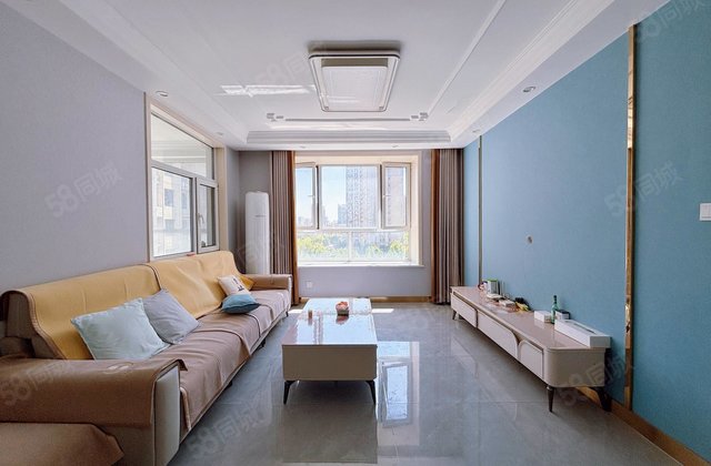 金柱绿城次新小区 精装婚房 可以做四室的房子 有钥匙