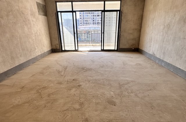 新城国奥小区4室2厅191㎡108万二手房图片