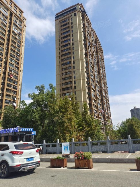 罗西住宅区一组团3室2厅1卫117㎡南158万