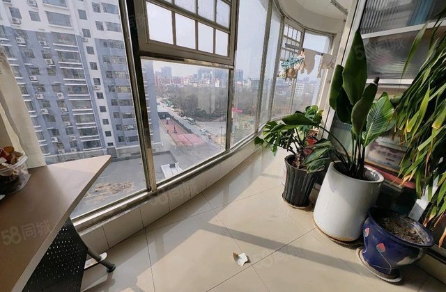 急售贵华苑小区   8楼 带车位储藏室 户型很好价格不高