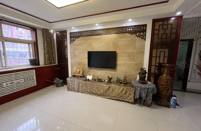 急售 湖边三室两卫！三叶草户型！精装领包入住！密码锁看房！