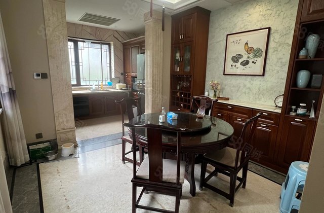 古楼别墅 光岳府带300万装修 150平院子 房东诚心出售