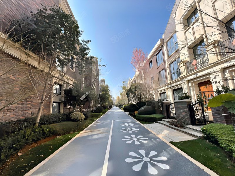 俊发滇池one16组团伊顿庄园楼龄新产权清晰联排别墅