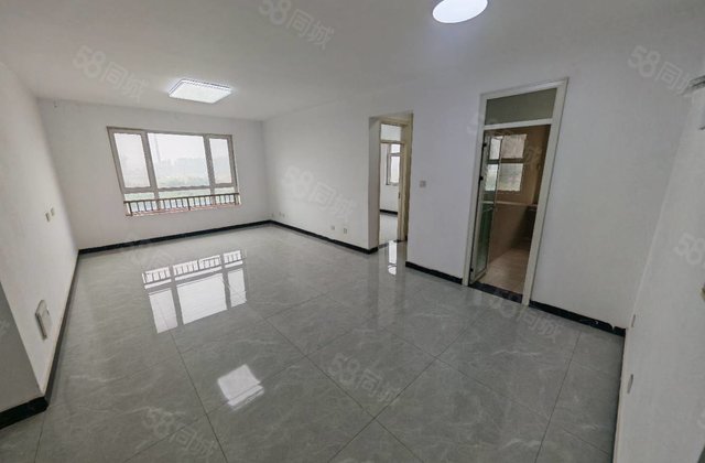 边户，新一中外国语培文附近，大四居室，送储藏室，业主急售。