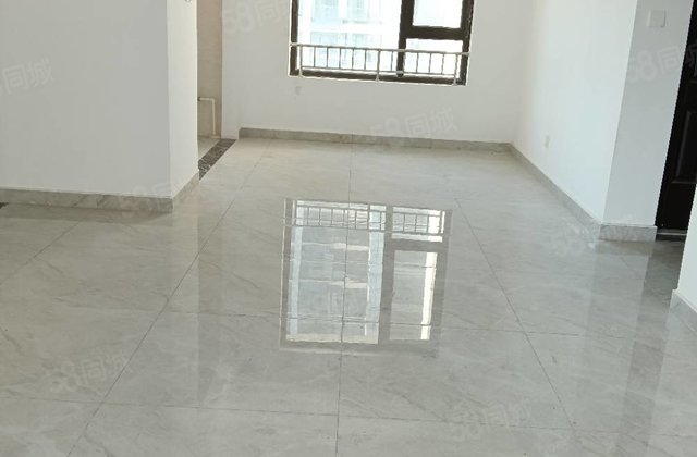 房，万达庞，房东赔30个，江山印，带车位地下室，新房未住