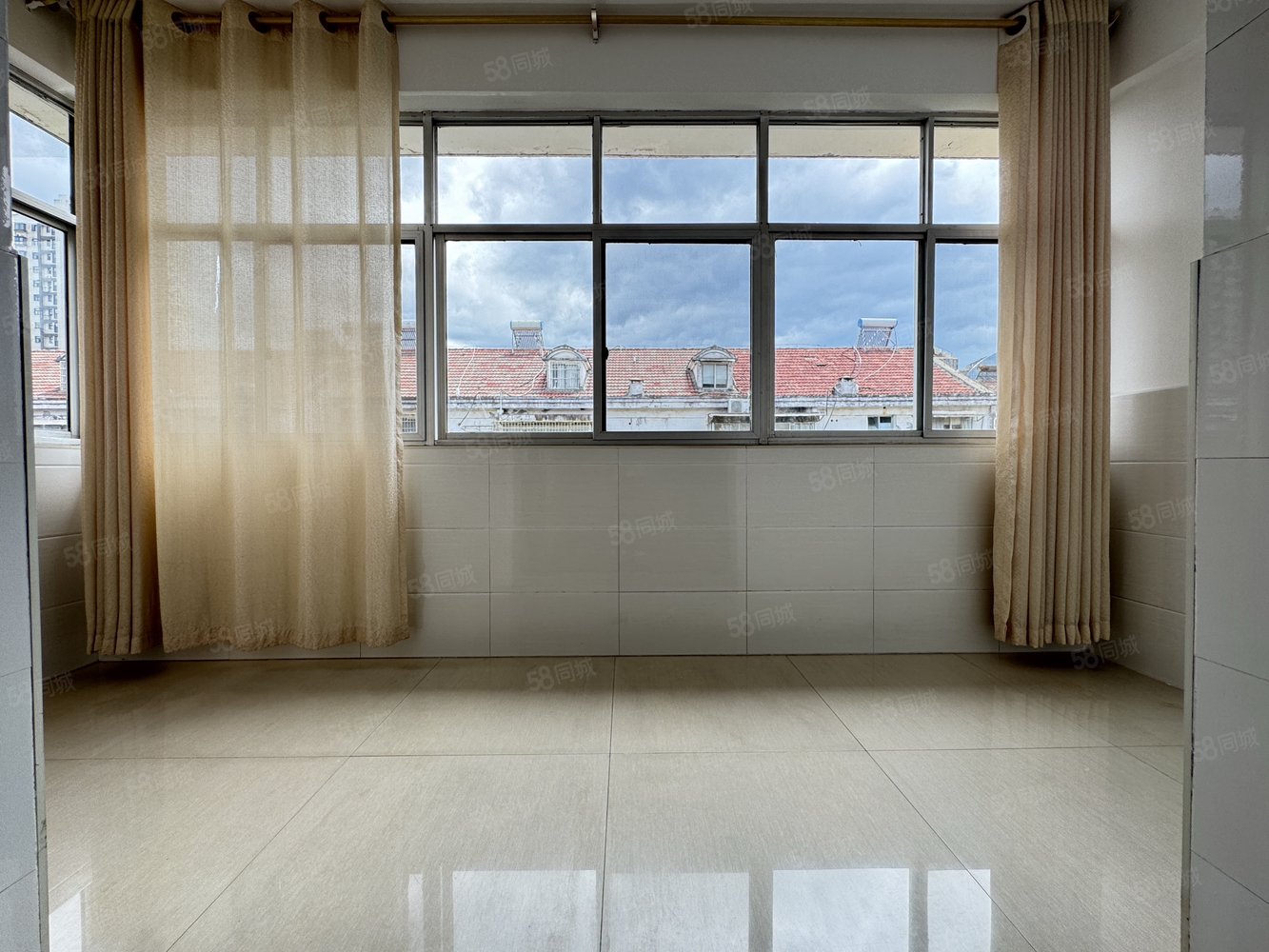 警苑6室2厅3卫160㎡南北79.8万