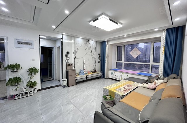 商品房！东边户 精装修三室两卫 拎包入住带车位储藏室随时看房