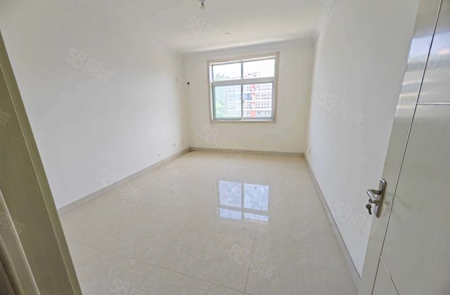 现代珑园，桐凤家园！三叶草户型电梯洋房，带车库免大税