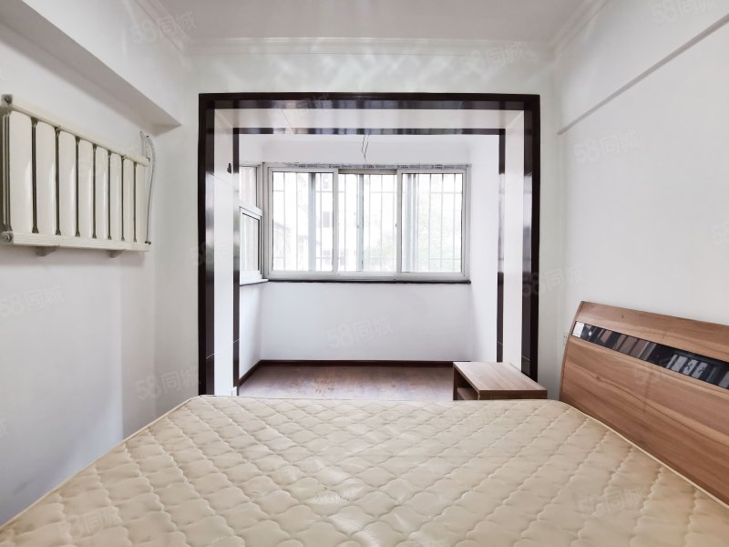 丽景苑 三室一厅 精装修 能按揭 可看房