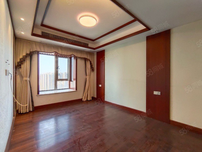 大学星城3室2厅3卫180㎡南北112万