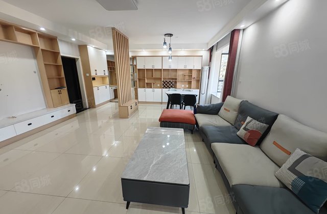 区政府    孟达B2 独梯独户精装三室双卫东边户拎包入住