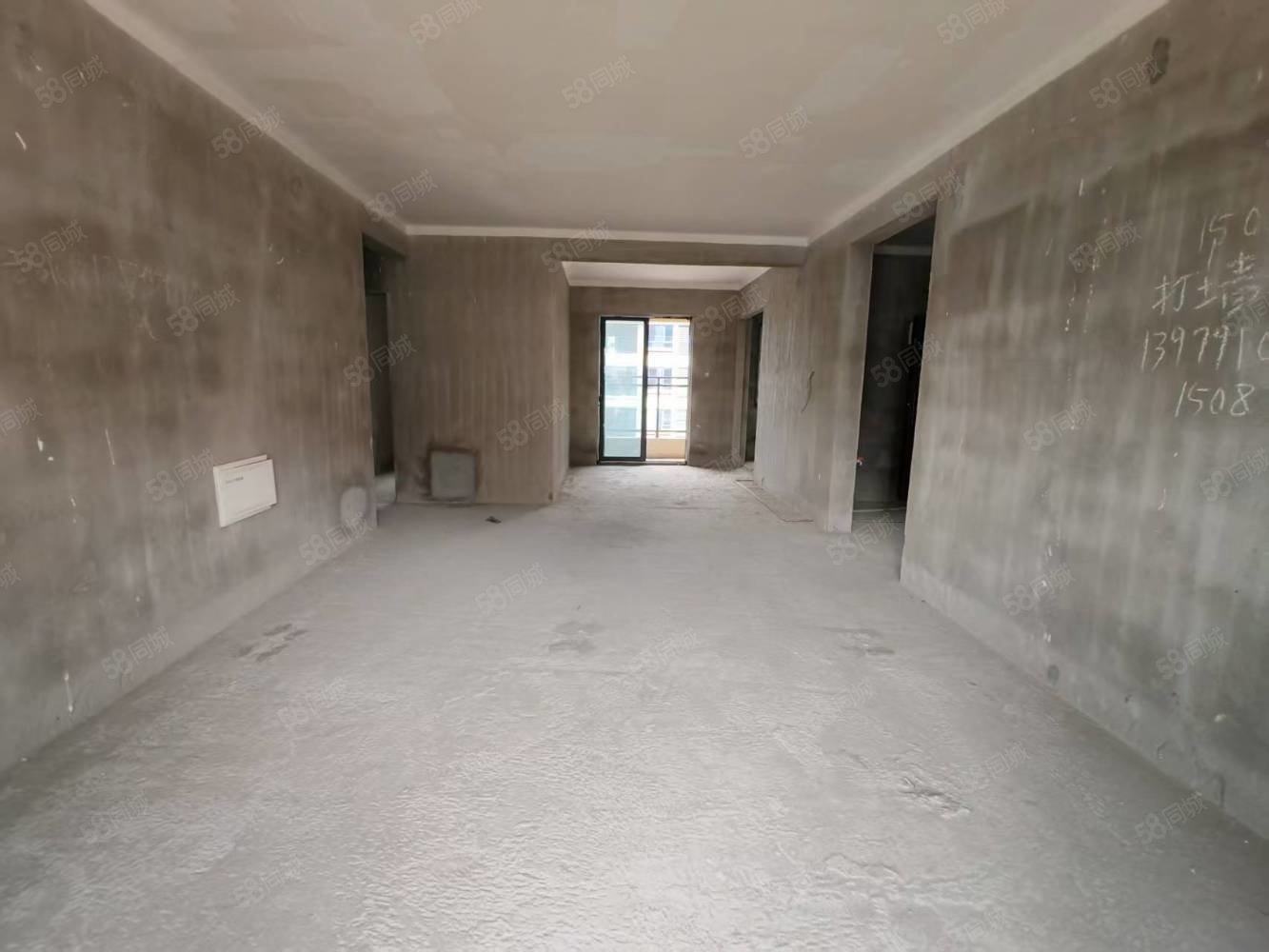 高安润达国际城4室2厅2卫127㎡南北88万